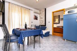 Apartment in Lopar with Balcony, Air condition, WIFI (4738-6)