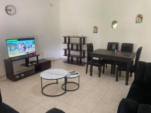 Thabo Flat3 Roan Road 27