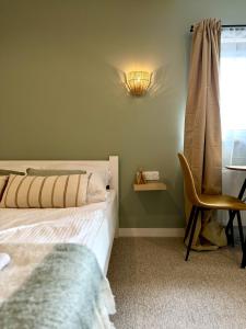 Spring Warsaw Central 1-Bedroom Apartment with City View