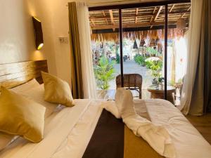 Bungalow Seaview at Zhayas Beach & cottages