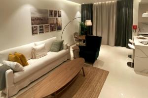 Almouj St 213 1BHK Liaqat Airport Residence