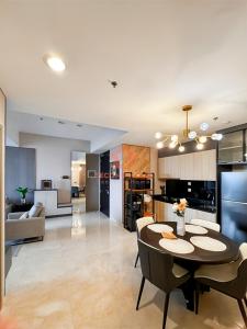 Luxury & Large 2BR Southgate Apt Pool Gym Wi-Fi