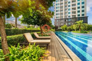 Luxury & Large 2BR Southgate Apt Pool Gym Wi-Fi