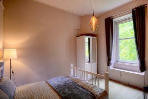 Homely 2 Bed Victorian Central West End Apartment