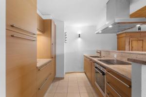 Cristal 702 pres de la telecabine a Anzere avec vue sur les Alpes