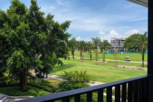 Suite Sky 1BR Rooftop Pool GymLaguna Skypark