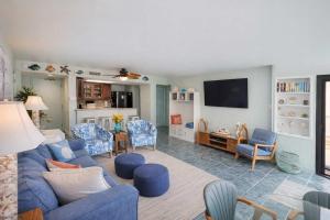 Beachfront Hotspot New Furnishings Pool 1s