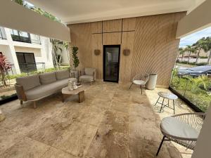 Stylish New Apartment with Pool and Beach Access