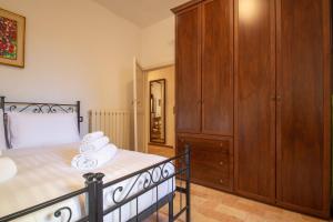 Hostly Il Pozzo Antico Perugia Etruscan City