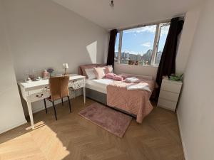 1-Private double room - near Central London