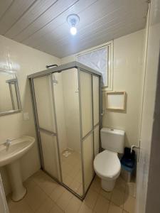 Apartamento completo com vaga de garagem a 200 metros da praia