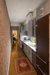 Sunlit Luxury 2BR Harlem Brownstone Retreat with Terrace Near Express Trains