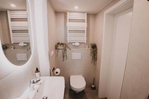 Deluxe Apartment Mainz I 2 BR I 7P I Zentral I Küche I WiFi I Nähe Zollhafen I helloYOU apartments x BRIGHT Collection