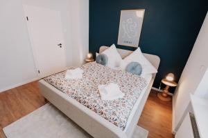 Deluxe Apartment Mainz I 2 BR I 7P I Zentral I Küche I WiFi I Nähe Zollhafen I helloYOU apartments x BRIGHT Collection