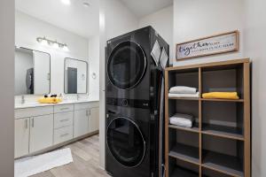 Miss Snow Butterfly +247Gym + Accessible +Laundry