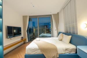 TRON Villa - Regal Victoria Luxury BT9-09