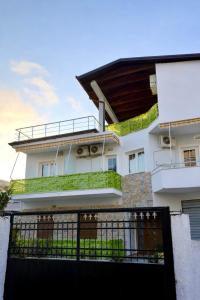 Villa Penthouse & Apartament