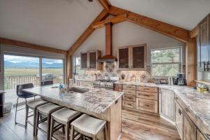 First Class Views! Granite Peaks--