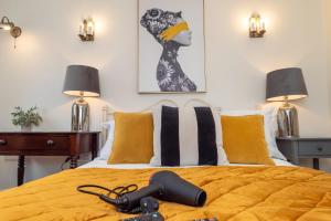 Heron Stays Bath- Charming Village Cottage, 3 Bedrooms, Parking, Garden, Just 3 Miles to Bath Centre, Sleeps 6