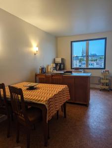 Grand studio indépendant 3eme Etage a côté de la gare