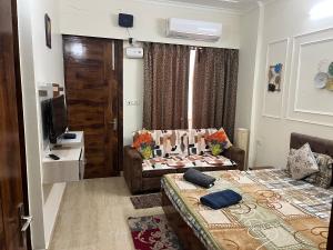 Elite Heaven Retreat 1BHK Budget Home Stay Tapovan