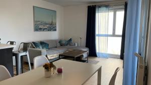 Lumière Parisienne Spacious 2BR Apartment with Terrace Free Parking Near Metro Line 13