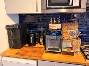 Cozy Cottage Coventry self check-in after 3pm, Pets Friendly