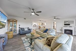 Newly Remodeled 2- Bedroom Ocean Front Condo