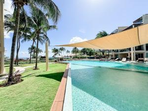 Luxury Poolfront 2BR Ocean View Beach Club