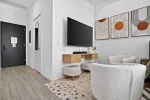 Downtown Miami Penthouse Studio Skyline Balcony Suite Walkable to Port LuxePad