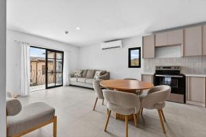 Modern Escape with Balcony in La Rambla