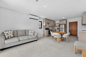 Modern Escape with Balcony in La Rambla