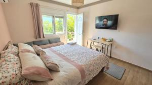 Semelia & Maria's Guest Houses - Cozy Stay for 2