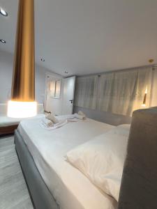 Oceanfront Outlook Rooms