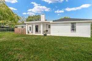 A Crystal Place Hot Tub 1 Blk off Main St!