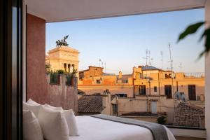 Peaceful apartment in piazza Venezias alleys