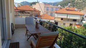 Lenas nest Nafpaktos