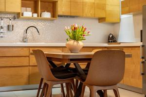 L Apartment