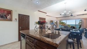 Vacation Paradise Relaxing Ocean Front Condo