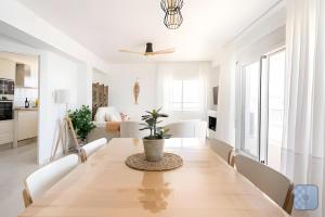 El Acuario - Primera línea y todas las ventanas dan al mar