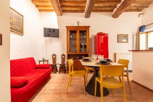Hostly Il Pozzo Antico Perugia Etruscan City