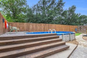 Lake-Area Retreat - Pool - Yard - Patio Games