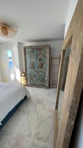 Upscale 3 bedroom front line sea with sunset view