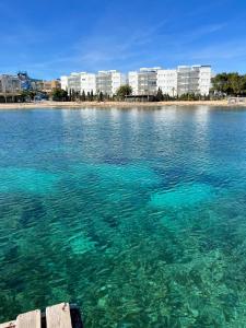 Upscale 3 bedroom front line sea with sunset view