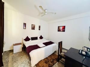 Hotel Oxygen La Vida Stay- Couple Friendly-Noida Sector 18