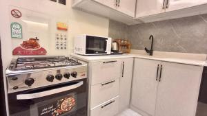 Bright 1BR Apt - Full Kitchen & Lounge - Munsiyah