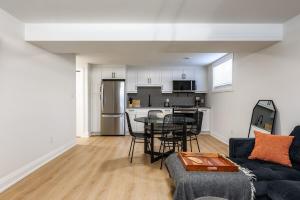 Modern Luxury Basement Suite Minutes From Falls