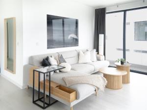 The "Perfect Suite"-top floor only of the house - views for mileskilometers!