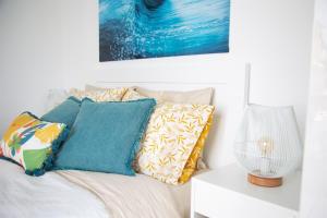 Presente Haven Studio walk to Ribeira dIlhas, reserve and town of Ribamar