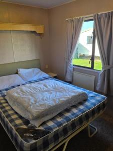 Pet Friendly A4 THE CHASE 6 Berth Caravan With Decking